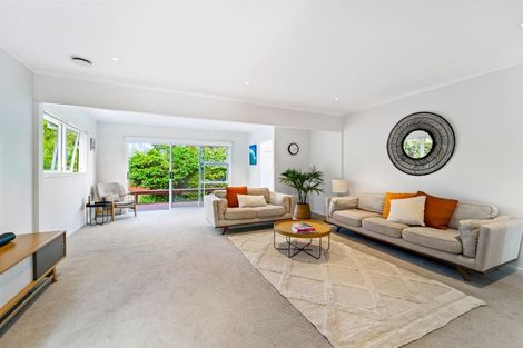 Photo of property in 70 Blakeborough Drive, Forrest Hill, Auckland, 0620