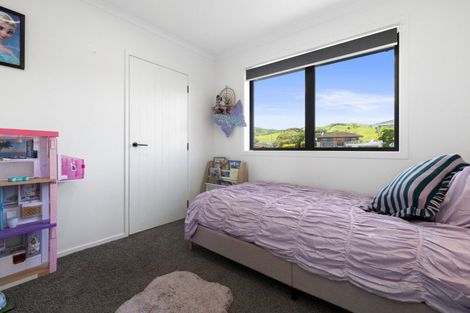 Photo of property in 10 Cottonwood Place, Kawakawa Bay, Papakura, 2585