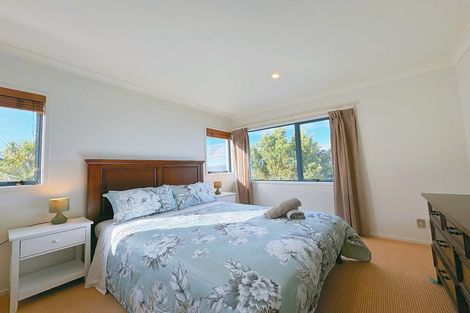 Photo of property in 40 Dress Circle, Newlands, Wellington, 6037