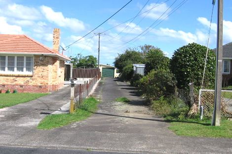 Photo of property in 23 Ward Crescent, Te Atatu Peninsula, Auckland, 0610