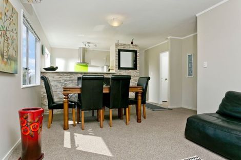Photo of property in 2/1 Caribbean Drive, Unsworth Heights, Auckland, 0632