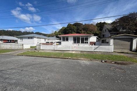 Photo of property in 5 Bird Grove, Stokes Valley, Lower Hutt, 5019