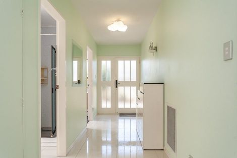 Photo of property in 1 Paddington Grove, Karori, Wellington, 6012