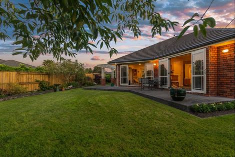 Photo of property in 6 La Lena Grove, Fitzherbert, Palmerston North, 4410