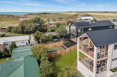 Photo of property in 1335d Papamoa Beach Road, Papamoa Beach, 3118