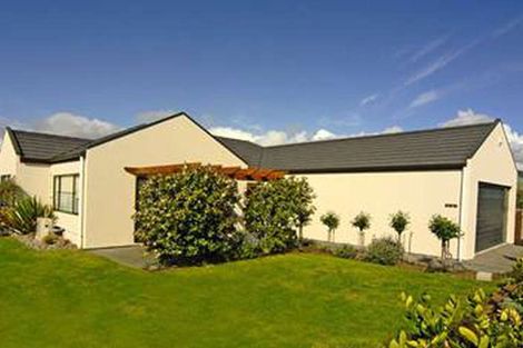 Photo of property in 71 Guildford Drive, Paraparaumu, 5032