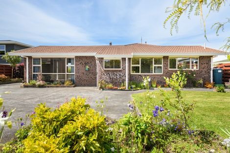 Photo of property in 32 Cedar Crescent, Feilding, 4702
