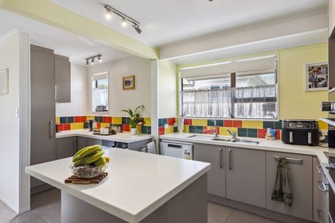 Photo of property in 20 Rimu Street, Waikanae, 5036