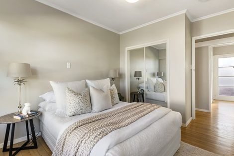 Photo of property in 3/166 East Coast Road, Forrest Hill, Auckland, 0620