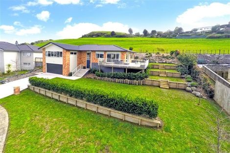 Photo of property in 17 Bob Craig Place, Pukekohe, 2120