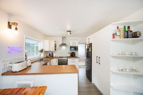 Photo of property in 21 Dalfield Place, Highbury, Palmerston North, 4412