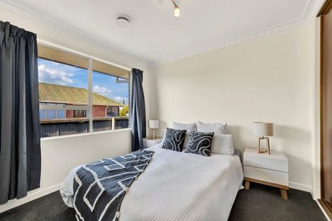 Photo of property in 2/52 Mortlake Street, Islington, Christchurch, 8042