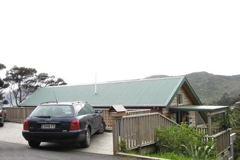 Photo of property in 21 Rayner Road, Piha, New Lynn, 0772