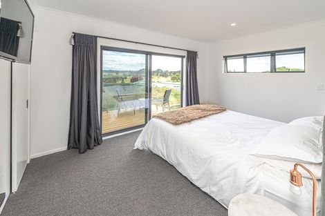 Photo of property in 34 Golf Vue Place, Castlecliff, Whanganui, 4501
