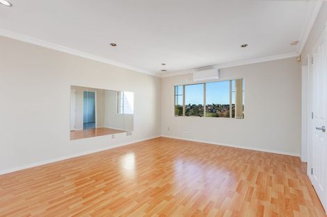 Photo of property in 11 Tekapo Rise, Fairview Heights, Auckland, 0632