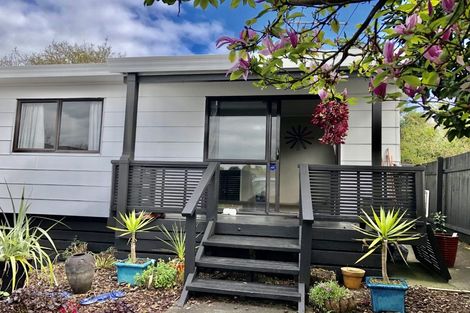 Photo of property in 1/6 Peterhouse Place, West Harbour, Auckland, 0618