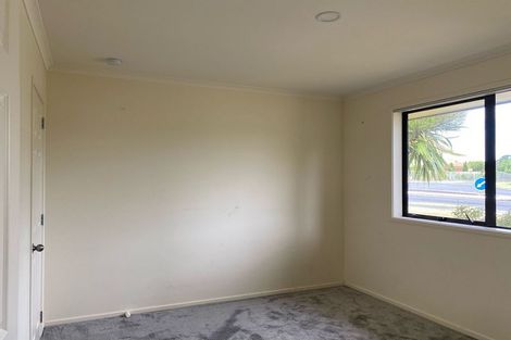 Photo of property in 12 Chadlington Avenue, Henderson, Auckland, 0612
