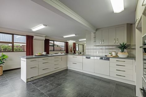 Photo of property in 18 Brightwater Terrace, Terrace End, Palmerston North, 4410