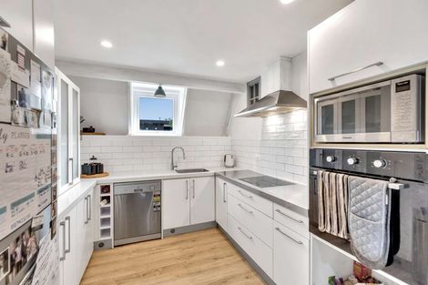 Photo of property in 12 Mckenzie Place, Waikuku Beach, 7402