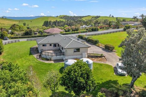 Photo of property in 13 Taipa View Road, Taipa, 0483