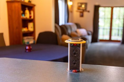 Photo of property in 1 Vogel Street, Woodville, 4920