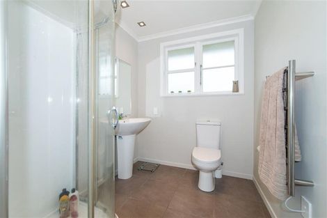 Photo of property in 10 Kaweka Street, New Lynn, Auckland, 0600