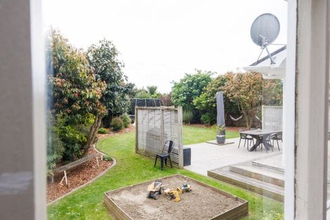 Photo of property in 4 Chilton Grove, Hokowhitu, Palmerston North, 4410