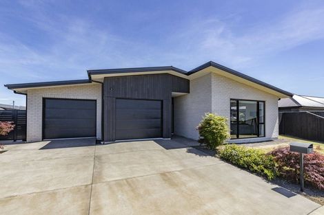 Photo of property in 17 Saint James Place, Rangiora, 7400