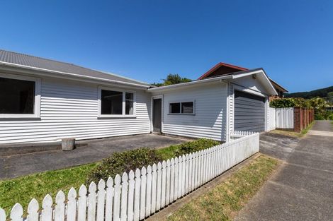 Photo of property in 112 Oriel Avenue, Tawa, Wellington, 5028