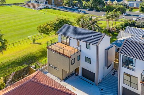 Photo of property in 844d East Coast Road, Oteha, Auckland, 0630