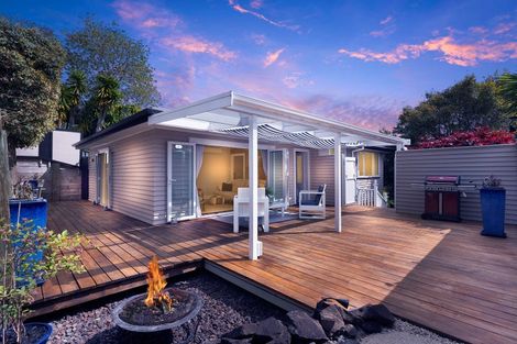 Photo of property in 2/11 Rangeview Road, Sunnyvale, Auckland, 0612