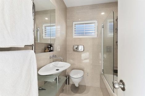 Photo of property in 5/241 Hurstmere Road, Takapuna, Auckland, 0622