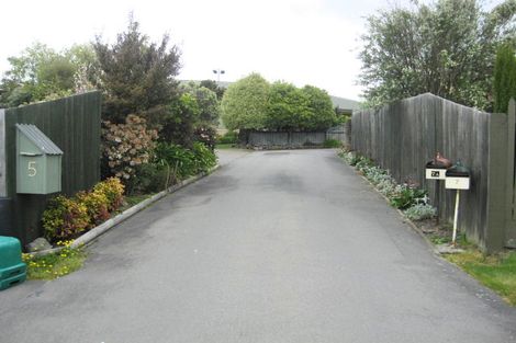 Photo of property in 5 Thicket Close, Redwood, Christchurch, 8051