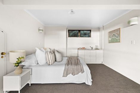 Photo of property in 21 Denholm Road, Hospital Hill, Napier, 4110
