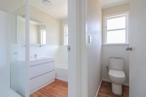 Photo of property in 2 Magnolia Grove, Maungaraki, Lower Hutt, 5010