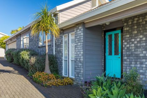 Photo of property in 2/56 Kiwi Esplanade, Mangere Bridge, Auckland, 2022