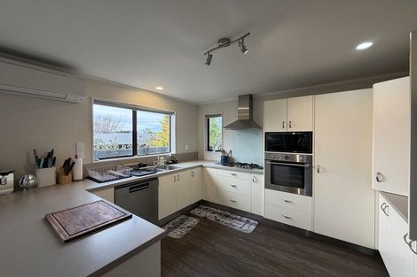 Photo of property in 61 Karina Road, Merrilands, New Plymouth, 4312