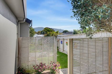 Photo of property in 16 Rifleman Lane, Paraparaumu Beach, Paraparaumu, 5032