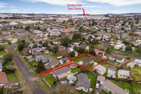 Photo of property in 12 Stoll Place, Clendon Park, Auckland, 2103