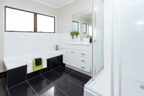 Photo of property in 2/26 Simmental Crescent, Somerville, Auckland, 2014