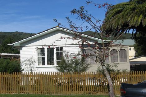 Photo of property in 10 Tanekaha Street, Stokes Valley, Lower Hutt, 5019