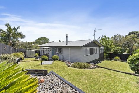 Photo of property in 61 Robbies Road, Shelly Park, Auckland, 2014