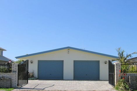 Photo of property in 69 Karewa Parade, Papamoa Beach, Papamoa, 3118