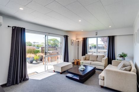 Photo of property in 28 Tait Drive, Greenmeadows, Napier, 4112