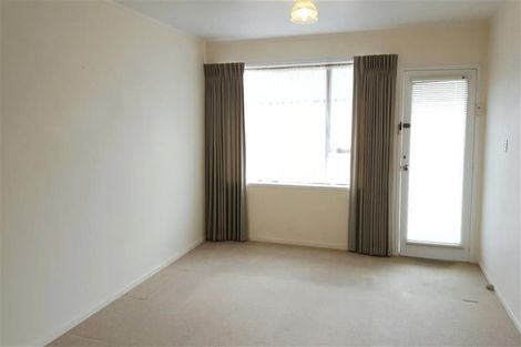 Photo of property in 2/84 Pupuke Road, Hillcrest, Auckland, 0627