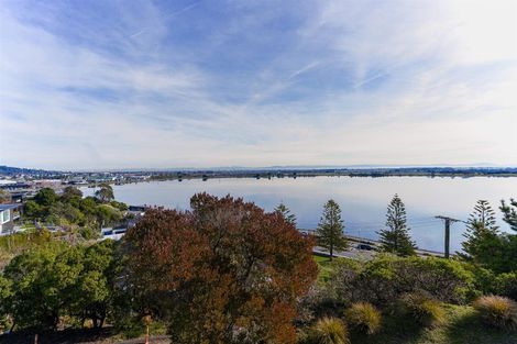 Photo of property in 19 The Brae, Mount Pleasant, Christchurch, 8081