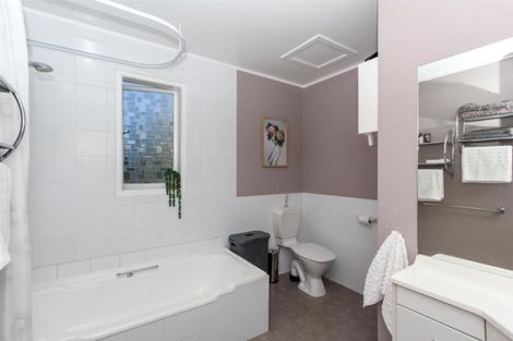 Photo of property in 15 Selwyn Street, Lower Vogeltown, New Plymouth, 4310