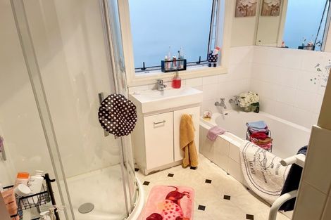 Photo of property in 18 Cruickshank Street, Kilbirnie, Wellington, 6022