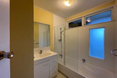 Photo of property in 17 Ellice Road, Totara Vale, Auckland, 0629