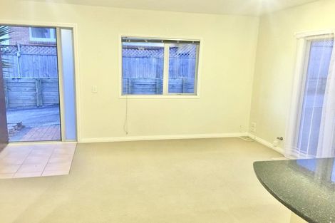 Photo of property in 19 East Coast Road, Milford, Auckland, 0620